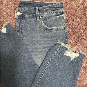 Time and Tru Dark Blue High-Rise Ankle Jeans with Raw Hem

C-4